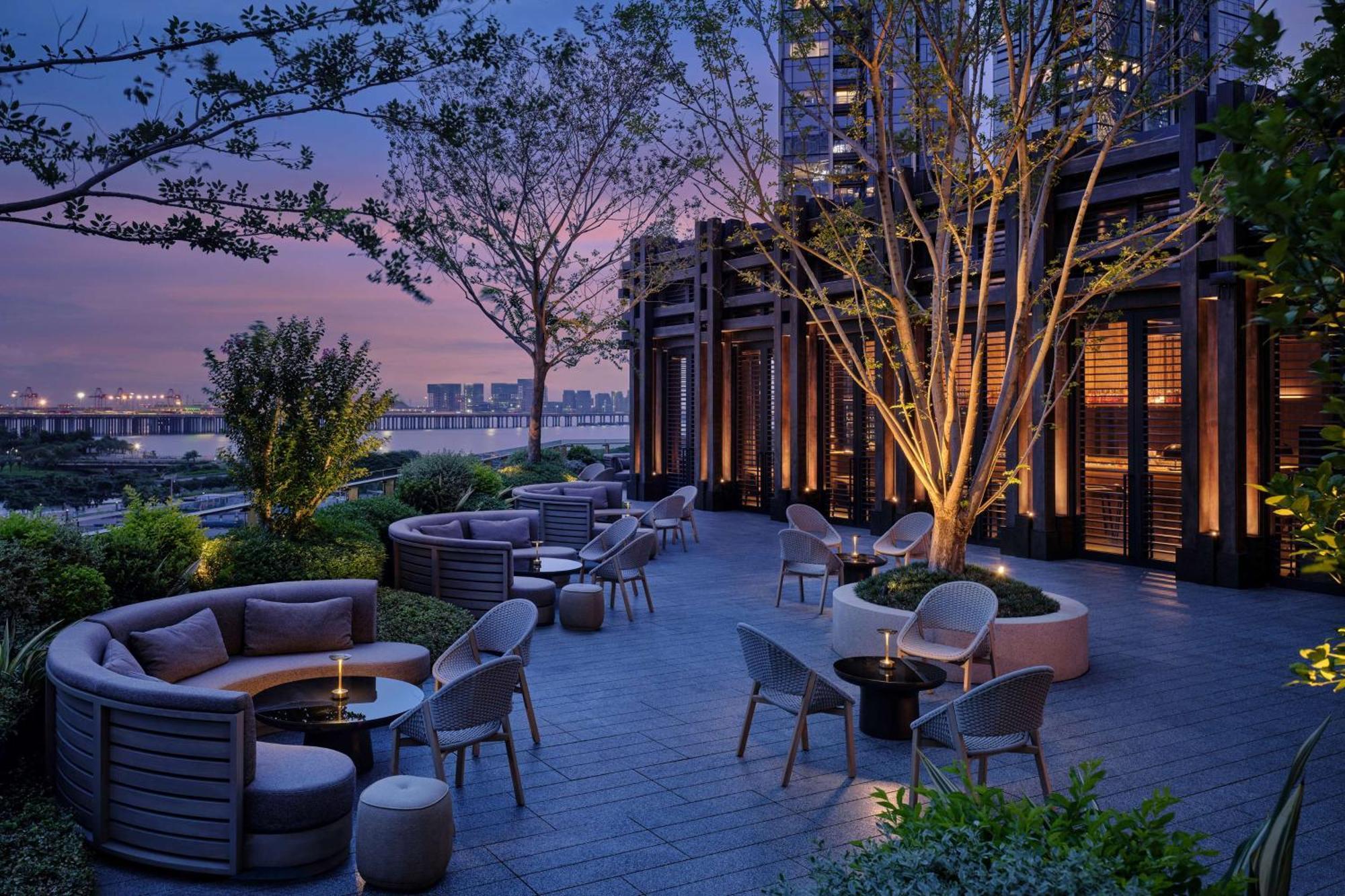 Conrad Shenzhen, The First Art Museum Hotel In Greater Bay Area With The Stunning Bay And Sunset View In The Hotel Terrace Ngoại thất bức ảnh
