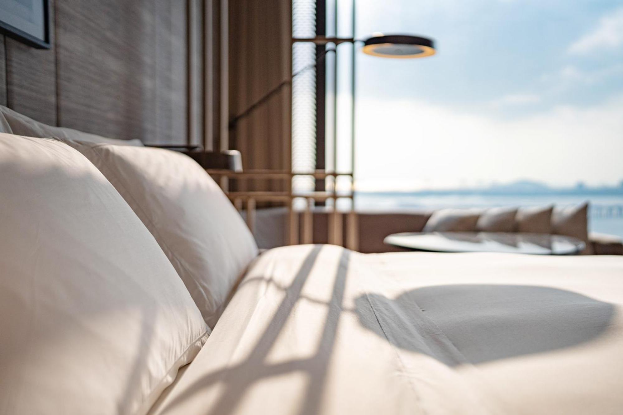 Conrad Shenzhen, The First Art Museum Hotel In Greater Bay Area With The Stunning Bay And Sunset View In The Hotel Terrace Ngoại thất bức ảnh